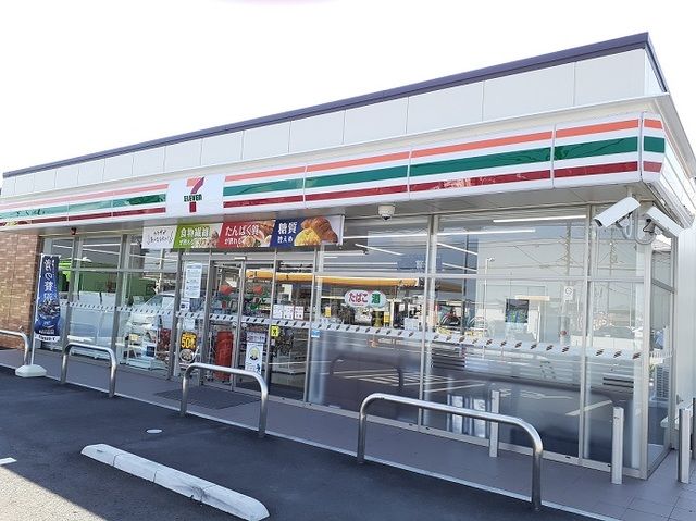 近くのセブンイレブン北本深井1丁目店まで580m（徒歩8分）