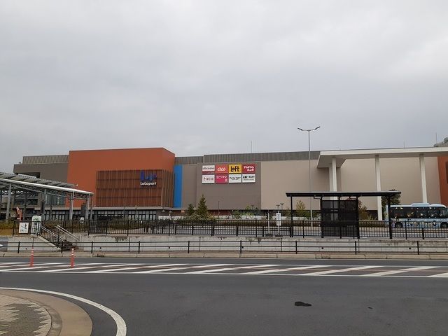 近くのららぽーと愛知東郷まで1,600m（徒歩20分）