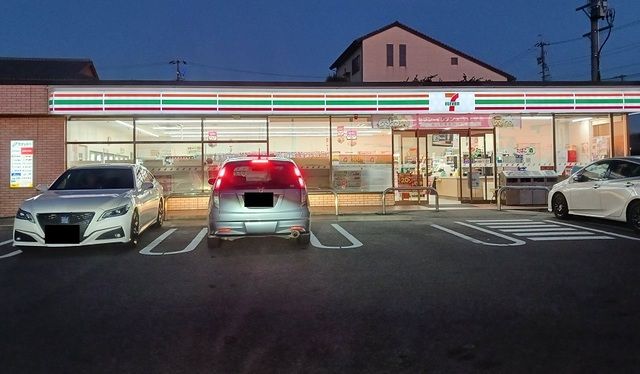 近くのセブンイレブンまで550m（徒歩7分）