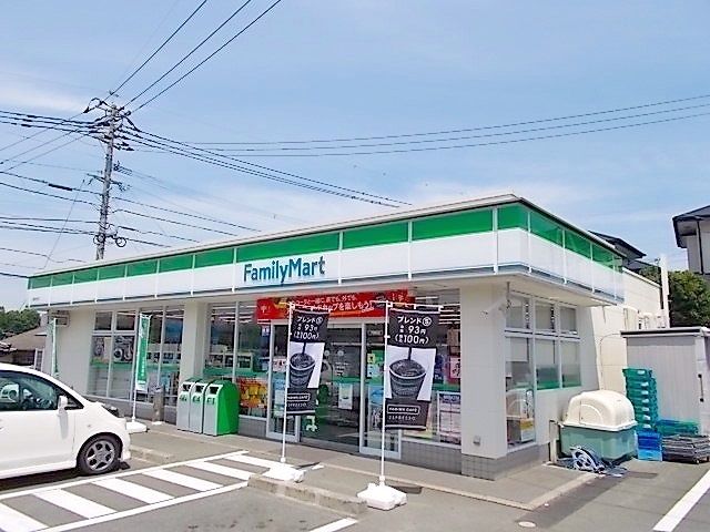 近くのコンビニまで800m（徒歩10分）