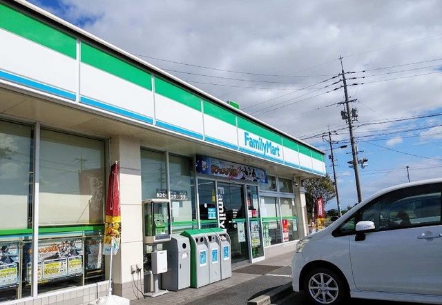 近くのファミリーマート倉敷福島店まで900m（徒歩12分）