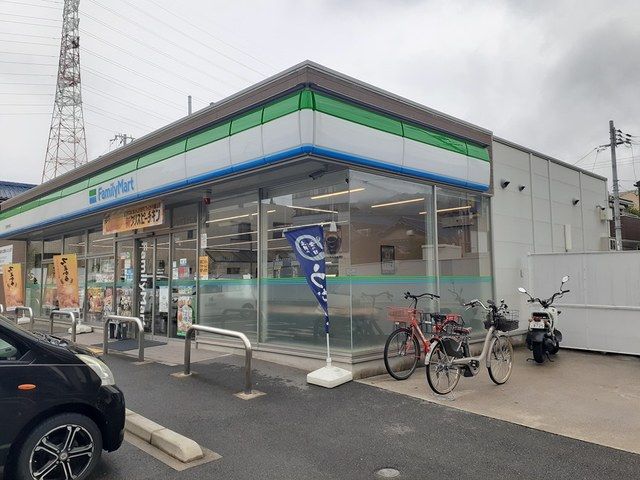 近くのファミリーマート様まで450m(徒歩6分)