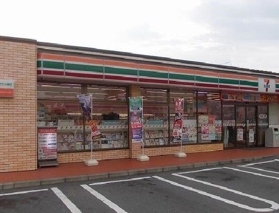 近くのコンビニまで850m（徒歩11分）