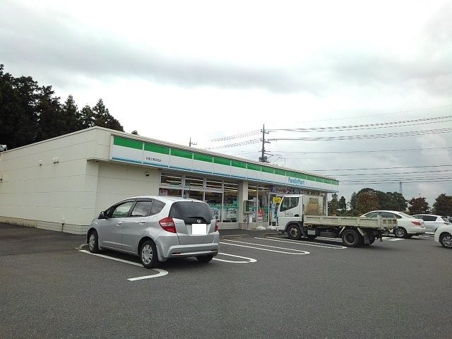 近くのファミリーマート石橋工業団地店まで500m(徒歩7分)