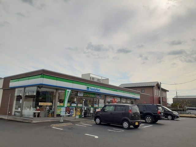 近くのファミマ 日立桜川四丁目店まで400m（徒歩5分）