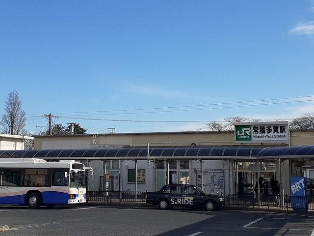 近くのJR 多賀駅まで800m（徒歩10分）