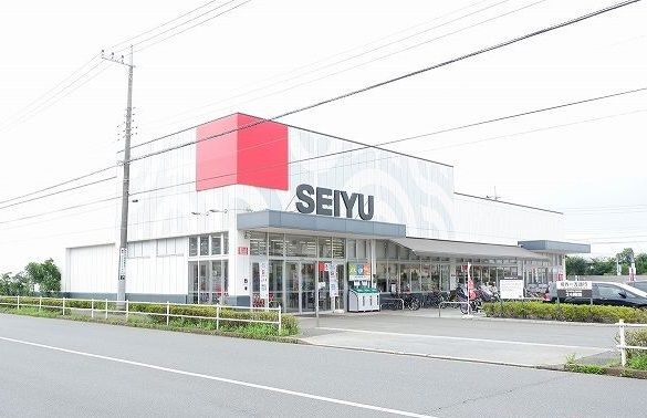 近くの西友滝山店まで400m（徒歩5分）