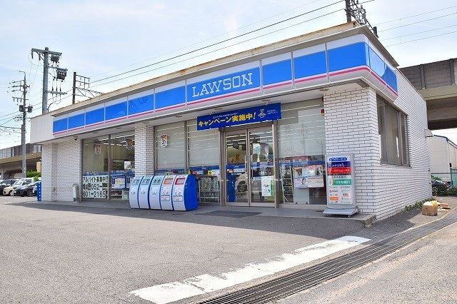 近くのコンビニまで800m（徒歩10分）