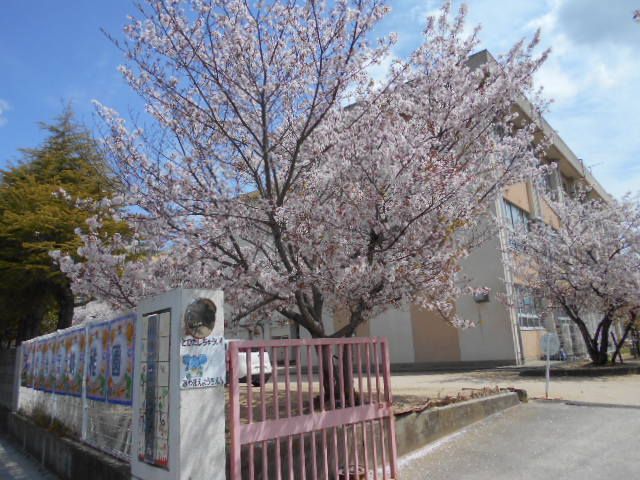 近くの宮前幼稚園様まで1,400m（徒歩18分）