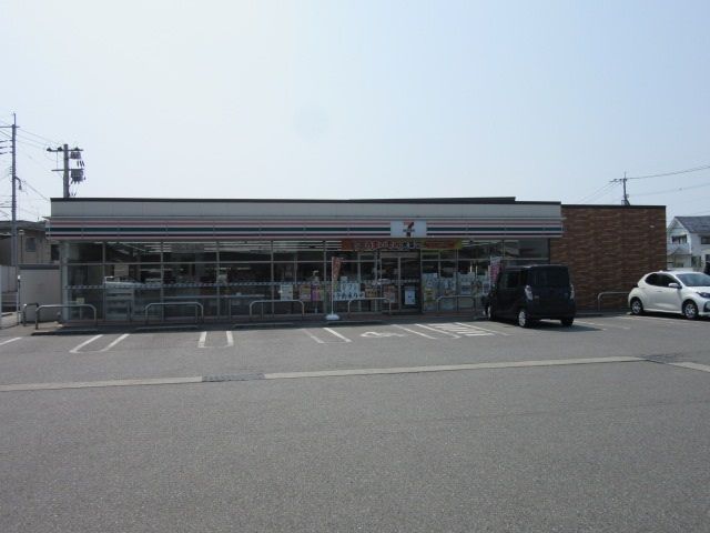近くのセブンイレブン田中西町店まで280m（徒歩4分）
