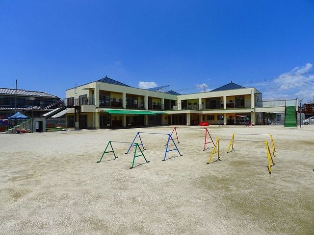 近くの強戸保育園まで280m（徒歩4分）