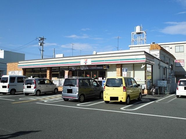 近くのセブンイレブン春日１丁目店まで280m（徒歩4分）