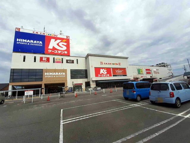 近くのエルエルタウンまで1,200m（徒歩15分）