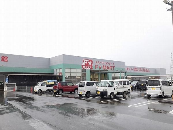 近くのＦ★マート鈴鹿インター店まで2,800m（徒歩35分）