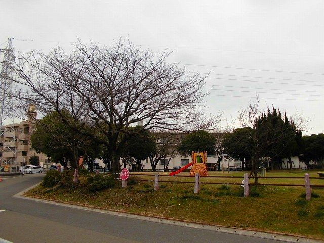 近くの横手新町児童公園まで280m(徒歩4分)