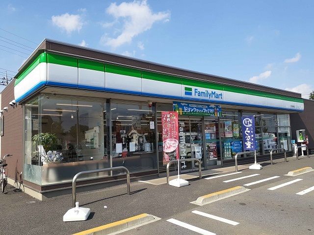 近くのファミリーマート守谷鈴塚店まで380m(徒歩5分)