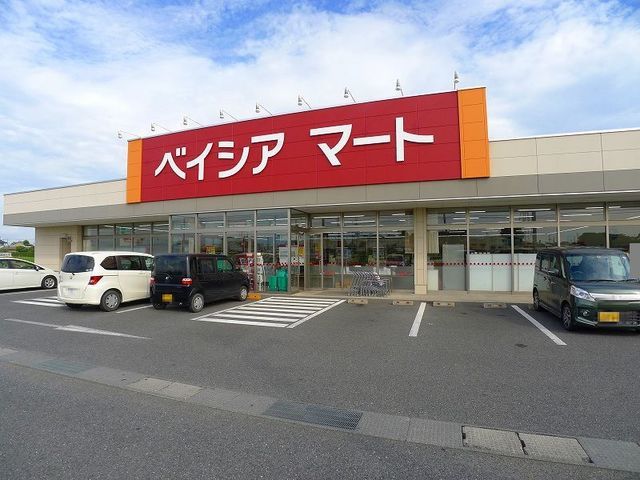 近くのベイシアマート伊勢崎あずま店まで2,200m（徒歩28分）