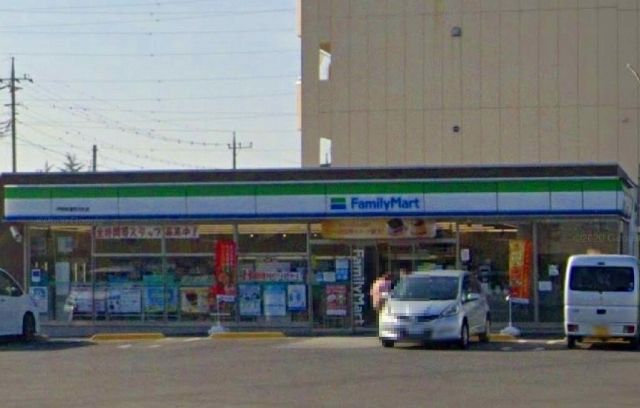 近くのファミリーマート伊勢崎連取元町まで30m(徒歩1分)