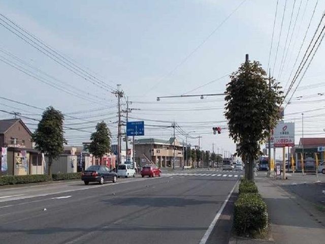 近くの西産業道路まで120m（徒歩2分）