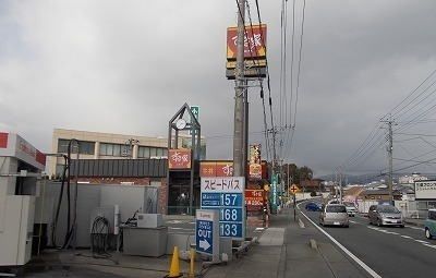近くの飲食店まで1,600m（徒歩20分）