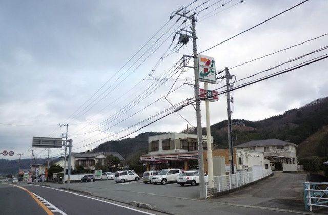 近くのセブンイレブン中伊豆上白岩店まで620m(徒歩8分)