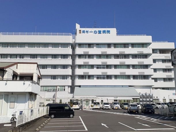 近くの岡村一心堂病院まで1,200m（徒歩15分）