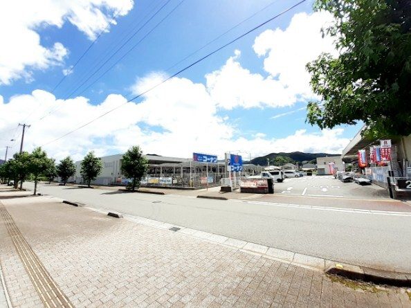 近くのコーナン須崎店まで1,400m(徒歩18分)
