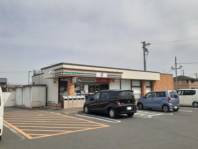 近くのセブンイレブン茶屋町店まで800m（徒歩10分）