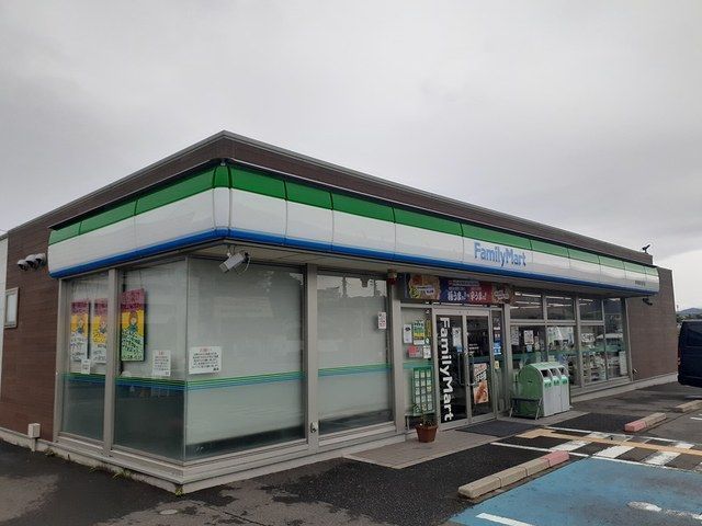 近くのファミリーマート様まで500m(徒歩7分)