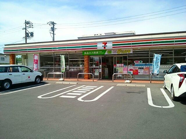 近くのコンビニまで500m（徒歩7分）