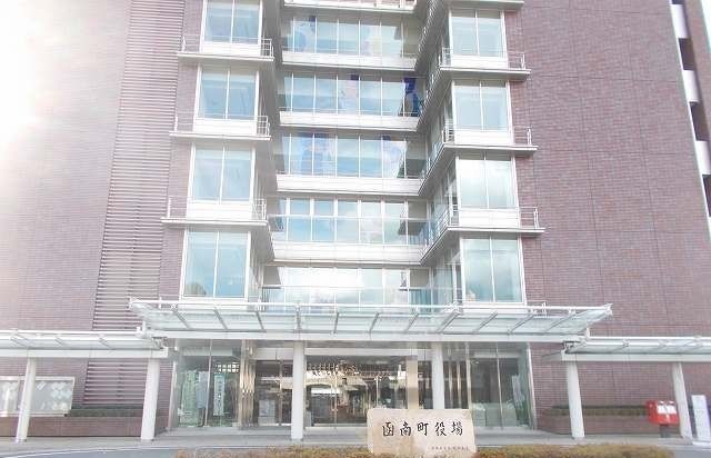 近くの函南町役場まで850m（徒歩11分）