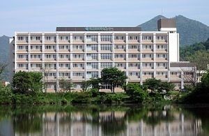 近くの東広島医療センターまで1,600m（徒歩20分）
