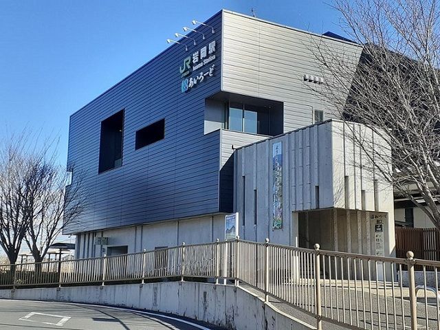 近くの岩間駅まで750m（徒歩10分）