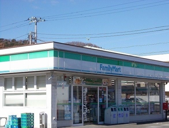 近くのファミリーマート三島柳郷地店まで350m(徒歩5分)