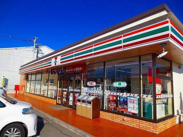 近くのセブンイレブンまで550m（徒歩7分）