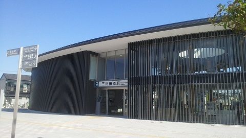 近くの三河田原駅まで700m（徒歩9分）