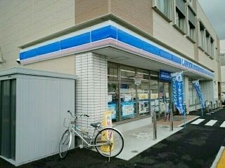 近くのローソン木曽川内割田店まで350m（徒歩5分）