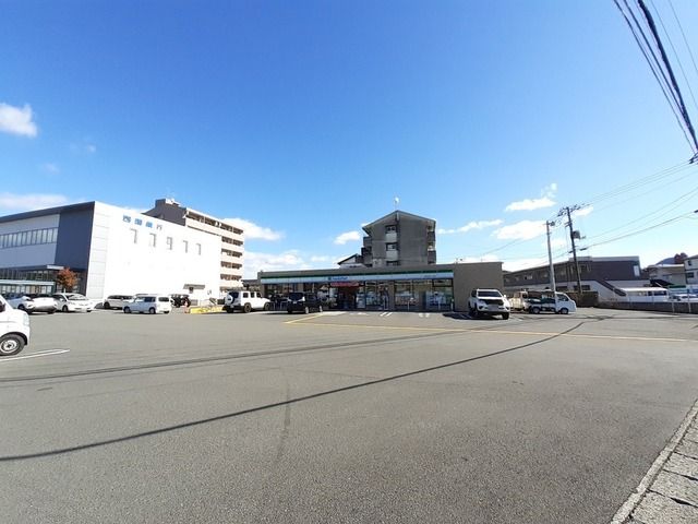 近くのファミリーマート 高知大津バイまで550m(徒歩7分)