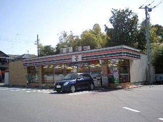 近くのセブンイレブン鴻巣大間３丁目店まで460m（徒歩6分）