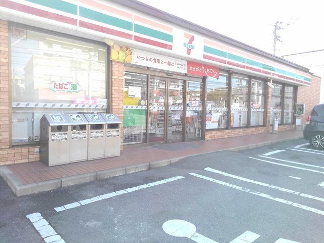 近くのコンビニまで650m（徒歩9分）