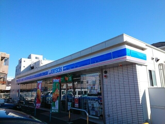 近くのローソン片岡町一丁目店まで500m（徒歩7分）