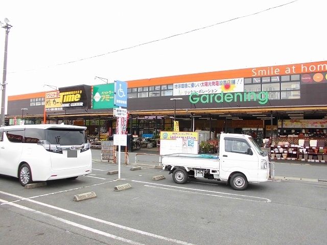 近くのタイム多治米店まで350m（徒歩5分）
