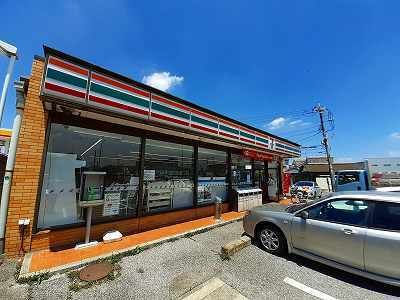 近くのコンビニまで180m（徒歩3分）