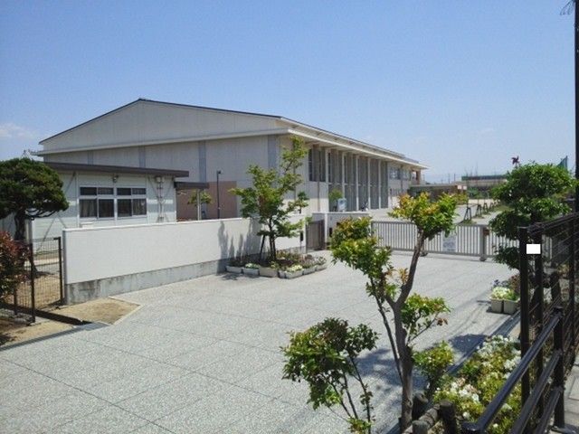 近くの倉敷南小学校まで1,400m（徒歩18分）