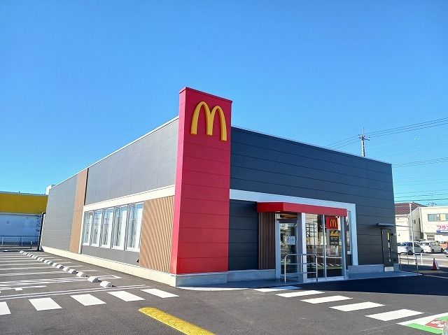 近くのマクドナルドまで750m（徒歩10分）