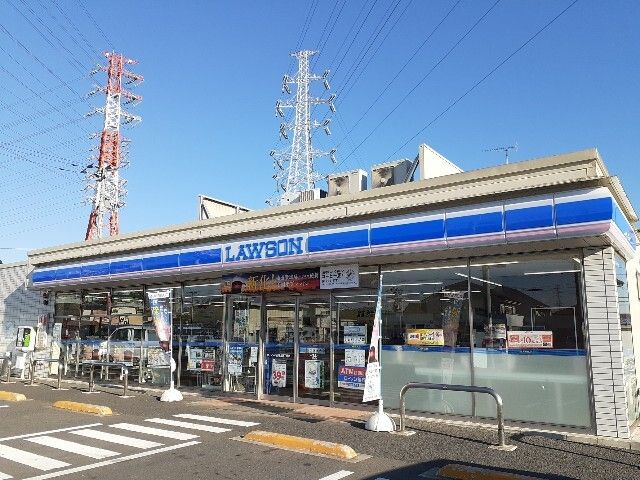 近くのローソン小山城北三丁目店まで500m（徒歩7分）