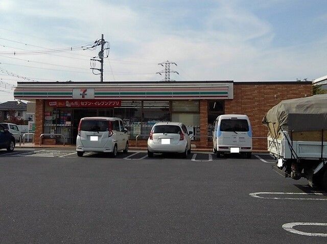 近くのセブンイレブン鴻巣市役所前まで1,100m（徒歩14分）