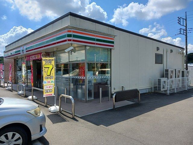 近くの7－11まで332m（徒歩5分）