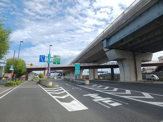 近くの高松檀紙ICさんまで2,600m(徒歩33分)