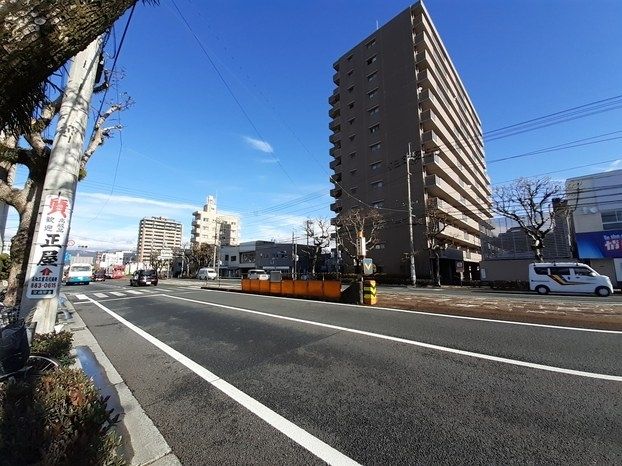 近くの桟橋通三丁目駅まで600m（徒歩8分）